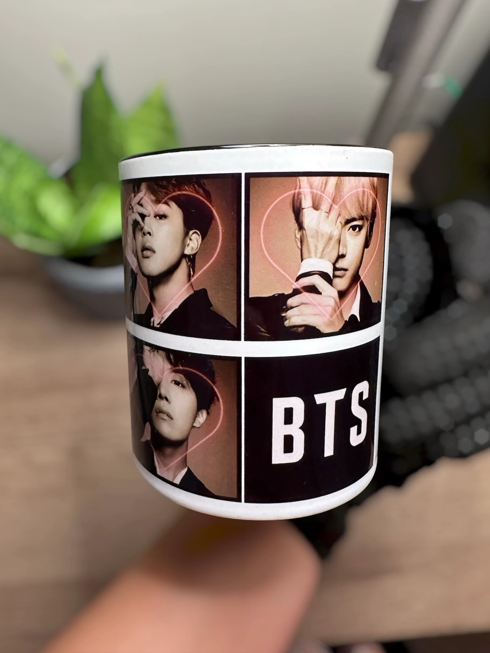 Tasse BTS noire – photo 3
